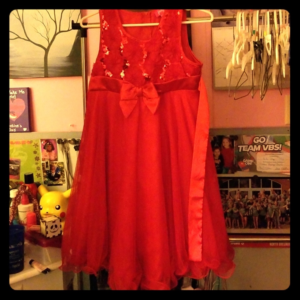 Sequined red cocktail dress